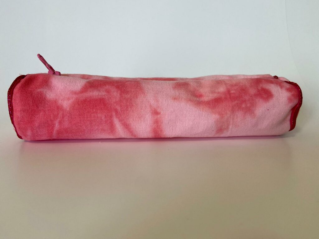 Een foto van roze pennenzak